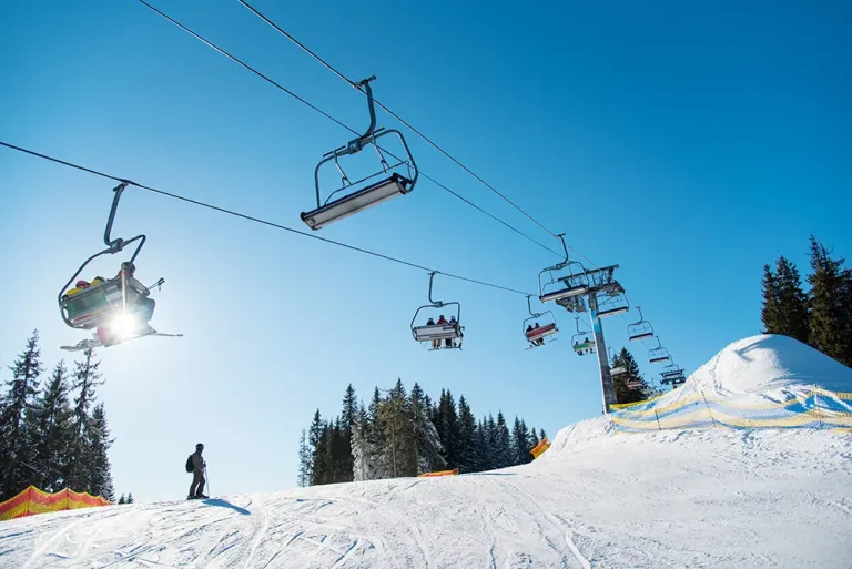 silhouette-skier-snowy-slope