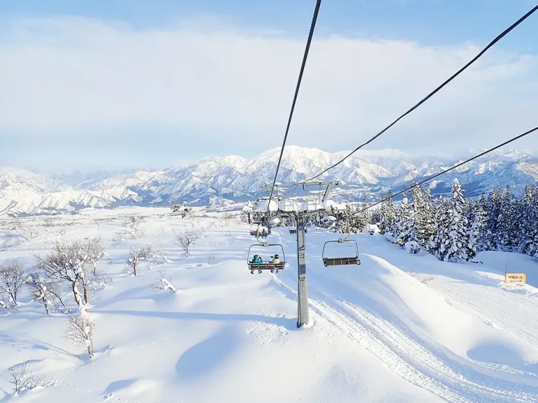 ski-lifts-snowcapped-mountain
