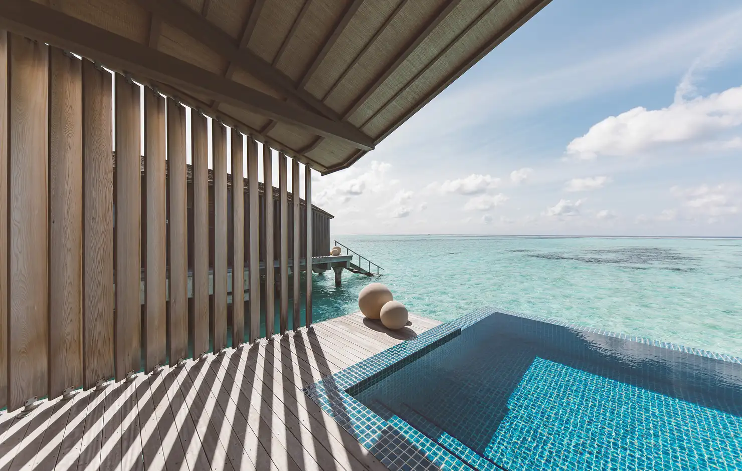 finolhu-overwater-01