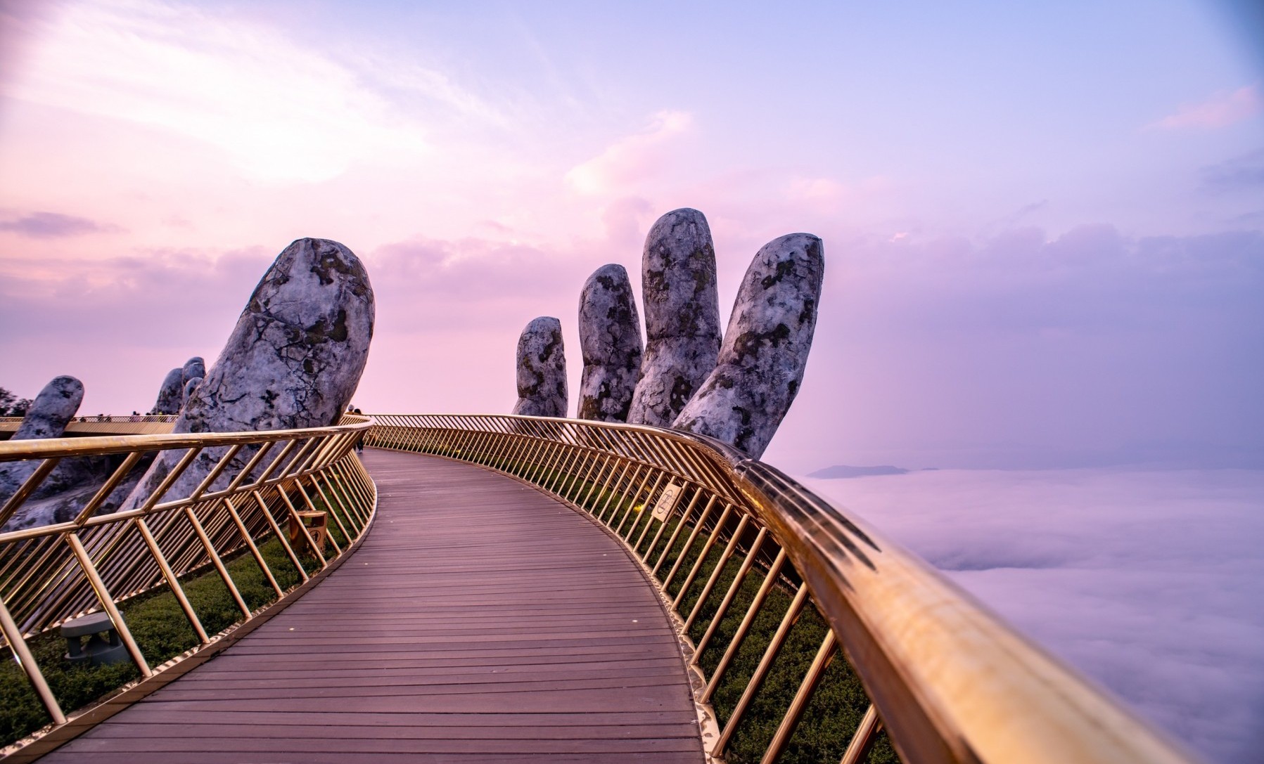 Ba Na Hills & Golden Bridge2