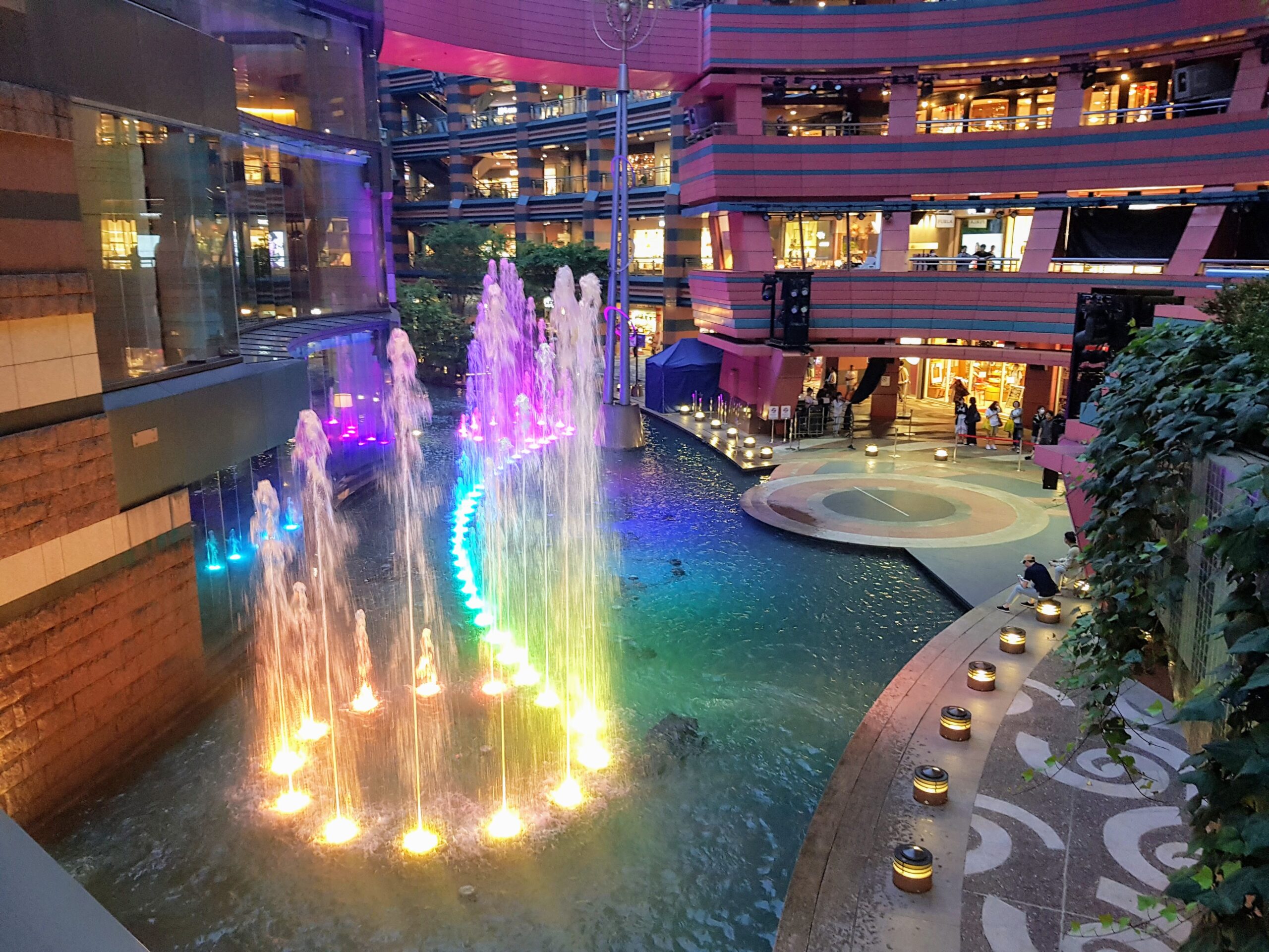 canal-city-fountain