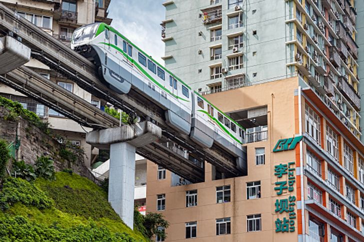 รถไฟทะลุตึก ฉงชิ่ง