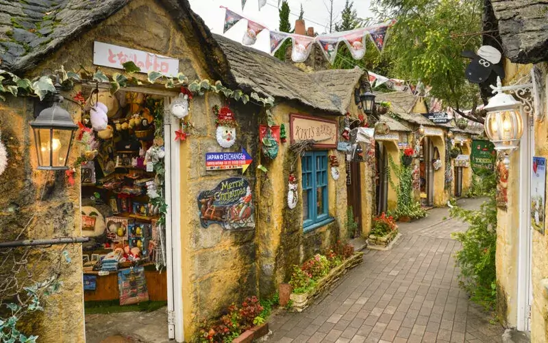 หมู่บ้านยูฟุอินฟลอร์รัล